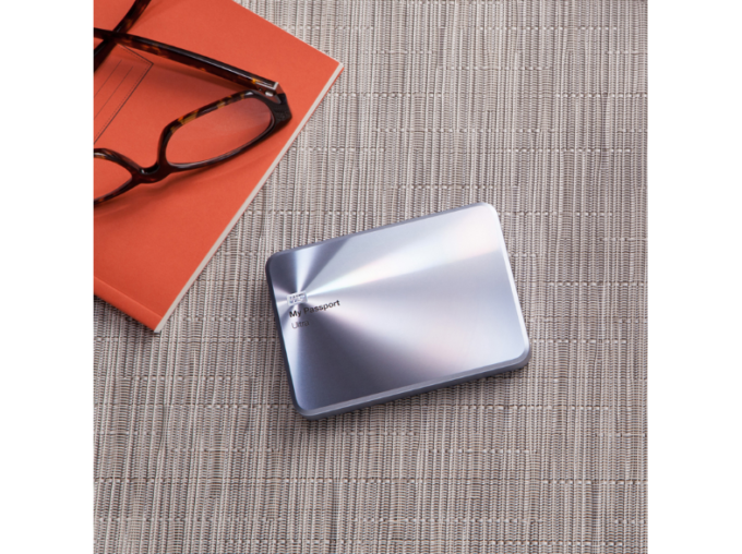 WD-My-Passport#U00ae-Ultra#U2122-Jubil#U00e4ums-Edition-2-TB-im-stylischen-Metalldesign-3